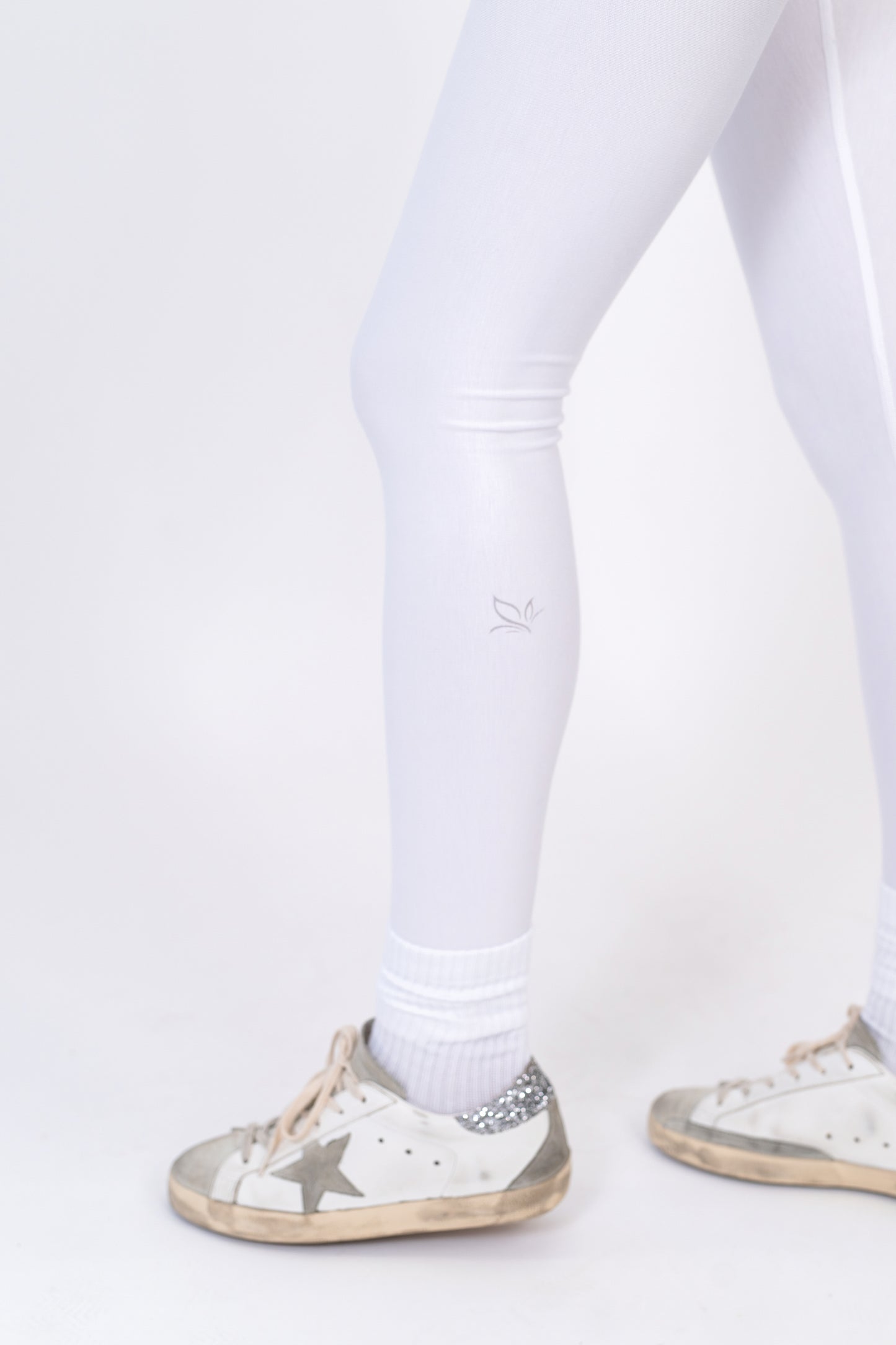 Model wearing The Core Legging in Cloud by ON/OFF Essentials, made from 95% bamboo.